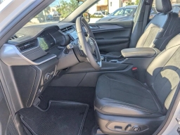 Jeep Grand Cherokee Altitude 4x2 2025