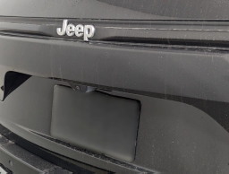 Jeep Grand Cherokee Laredo 4x2 2025