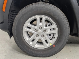 Jeep Grand Cherokee Laredo 4x2 2025