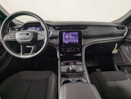 Jeep Grand Cherokee Laredo 4x2 2025