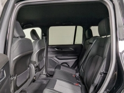 Jeep Grand Cherokee Laredo 4x2 2025