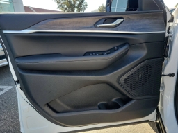 Jeep Grand Cherokee Laredo Altitude 4x2 2026