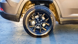 Jeep Grand Cherokee Laredo Altitude 4x2 2026