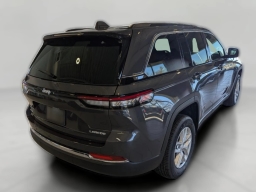 Jeep Grand Cherokee Laredo 4x4 2026