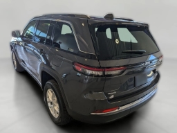 Jeep Grand Cherokee Laredo 4x4 2026