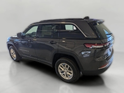 Jeep Grand Cherokee Laredo 4x4 2026