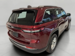 Jeep Grand Cherokee Laredo 4x4 2026