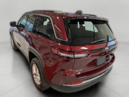 Jeep Grand Cherokee Laredo 4x4 2026