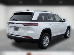 Jeep Grand Cherokee Laredo X 4x4 2026