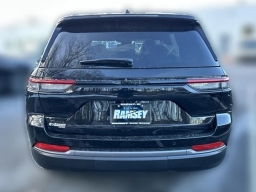 Jeep Grand Cherokee Laredo Altitude 4x4 2026