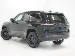 Jeep Grand Cherokee Laredo Altitude 4x4 2026