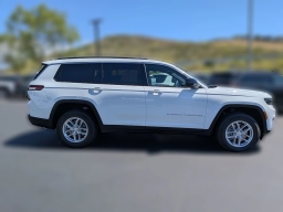 Jeep Grand Cherokee L Laredo 4x2 2026