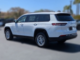 Jeep Grand Cherokee L Laredo 4x2 2026