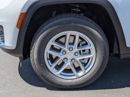 Jeep Grand Cherokee L Laredo 4x2 2026