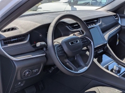 Jeep Grand Cherokee L Laredo 4x2 2026