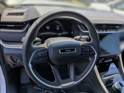 Jeep Grand Cherokee L Laredo 4x2 2026