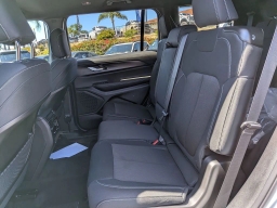 Jeep Grand Cherokee L Laredo 4x2 2026