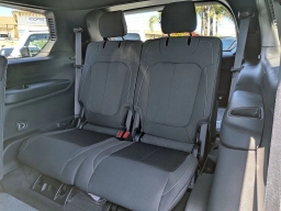 Jeep Grand Cherokee L Laredo 4x2 2026