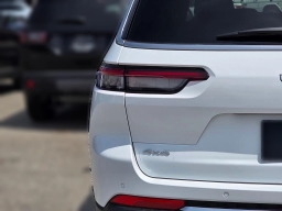 Jeep Grand Cherokee L Laredo 4x4 2026