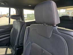 Jeep Grand Cherokee L Laredo 4x4 2026