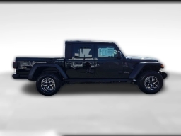 Jeep Gladiator Shadow Ops 4x4 2026