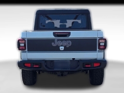 Jeep Gladiator Shadow Ops 4x4 2026