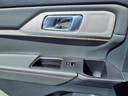 Ford Explorer Active w/200A Pkg RWD 2026