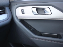 Ford Explorer Active w/200A Pkg 4WD 2026