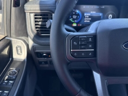 Ford F-150 Lightning Flash 4WD SuperCrew 5.5' Box 2025