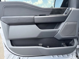 Ford F-150 Lightning Flash 4WD SuperCrew 5.5' Box 2025