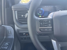 Ford F-150 Lightning Flash 4WD SuperCrew 5.5' Box 2025