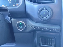 Ford F-150 Lightning Flash 4WD SuperCrew 5.5' Box 2025