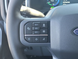 Ford F-150 Lightning Flash 4WD SuperCrew 5.5' Box 2025