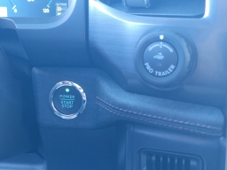 Ford F-150 Lightning LARIAT 4WD SuperCrew 5.5' Box 2025