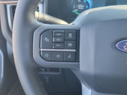 Ford F-150 Lightning LARIAT 4WD SuperCrew 5.5' Box 2025