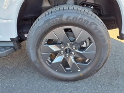 Ford F-150 Lightning LARIAT 4WD SuperCrew 5.5' Box 2025