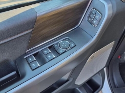 Ford F-150 Lightning LARIAT 4WD SuperCrew 5.5' Box 2025