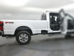 Ford Super Duty F-350 SRW XLT 4WD Crew Cab 8' Box 2026