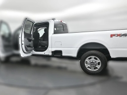 Ford Super Duty F-350 SRW XLT 4WD Crew Cab 8' Box 2026