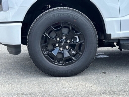 Ford F-150 Lightning XLT 4WD SuperCrew 5.5' Box 2025