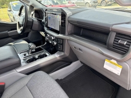 Ford F-150 Lightning XLT 4WD SuperCrew 5.5' Box 2025