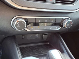 Nissan Altima SR FWD 2026