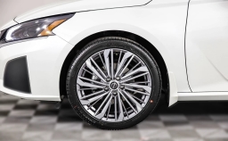 Nissan Altima SL FWD 2025