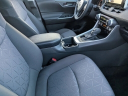 Toyota RAV4 XLE AWD (Natl) 2025