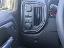 Chevrolet Silverado 1500 Custom 4WD Crew Cab 157" 2026