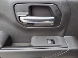 Chevrolet Silverado 1500 Custom Trail Boss 4WD Crew Cab 157" 2026