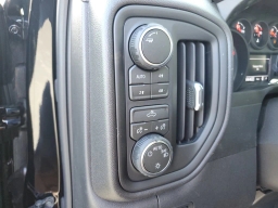 Chevrolet Silverado 1500 Custom Trail Boss 4WD Crew Cab 157" 2026