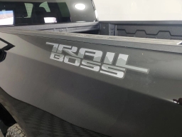 Chevrolet Silverado 1500 Custom Trail Boss 4WD Crew Cab 157" 2026