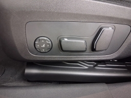 BMW 3 Series 330i NA Sedan 2026