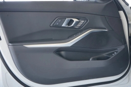 BMW 3 Series 330i NA xDrive Sedan 2026